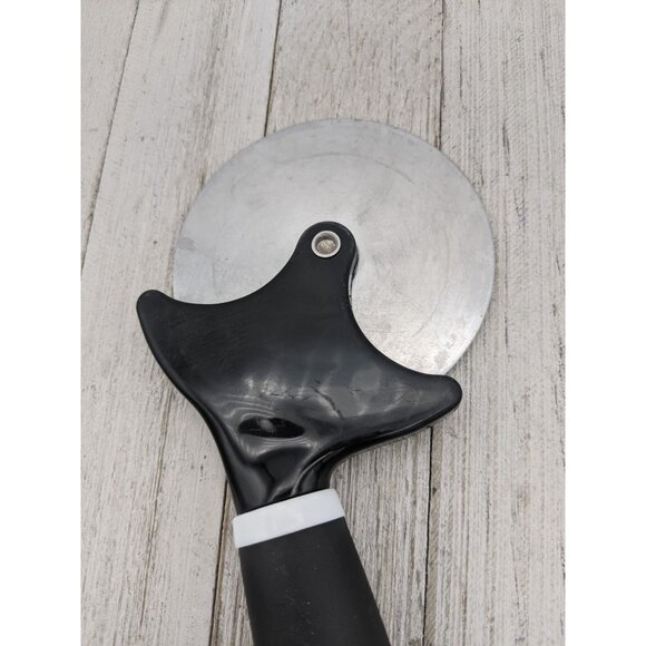 Betty Crocker Pizza Cutter Slicer 3 1/2" Wheel Stainless Steel Soft Grip Handle - Picture 5 of 7